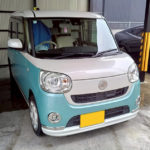 自動車ガラス交換、ダイハツ　ムーヴキャンバス　フロントガラス交換（輸入ガラス）施工で入庫。