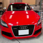 自動車ガラス交換、アウディ  TTRS　フロントガラス交換（純正ガラス）施工で入庫。